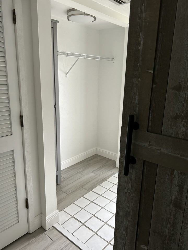 830 Pinewood Ct #830 - Photo 5 of 6