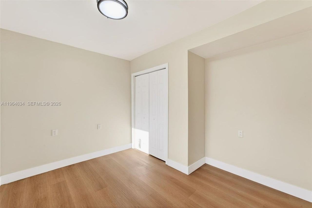 555 Nw 94th St #NA - Photo 2 of 20