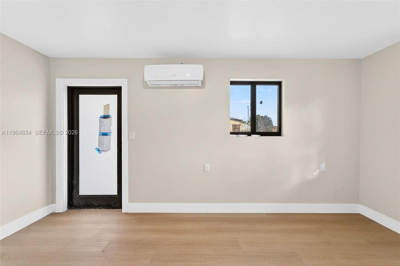 555 Nw 94th St #NA - Photo 3 of 20