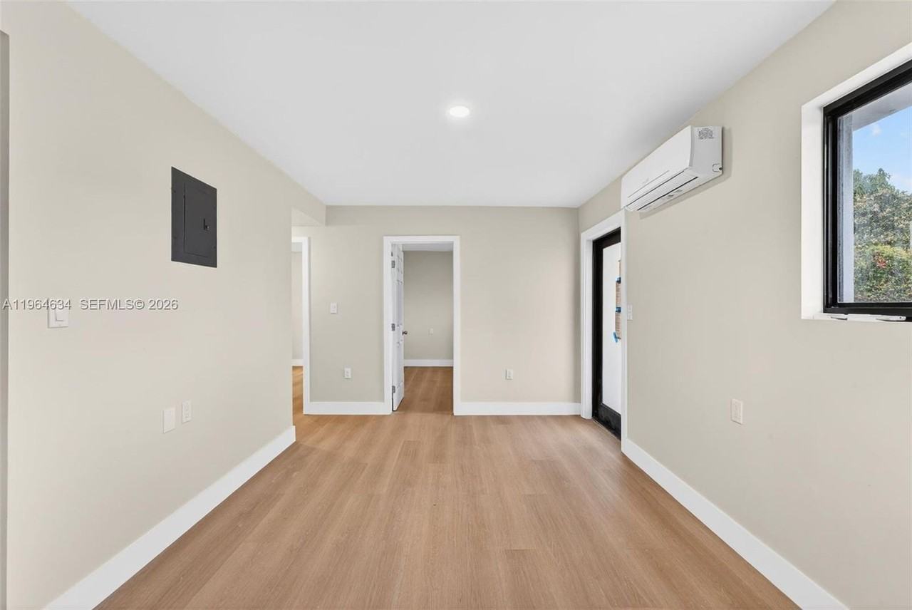 555 Nw 94th St #NA - Photo 4 of 20