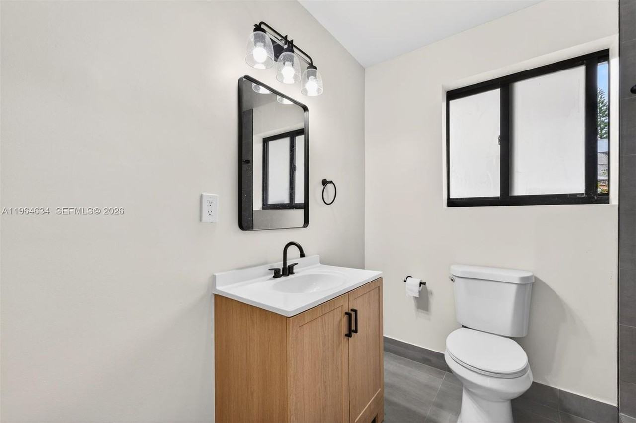555 Nw 94th St #NA - Photo 5 of 20