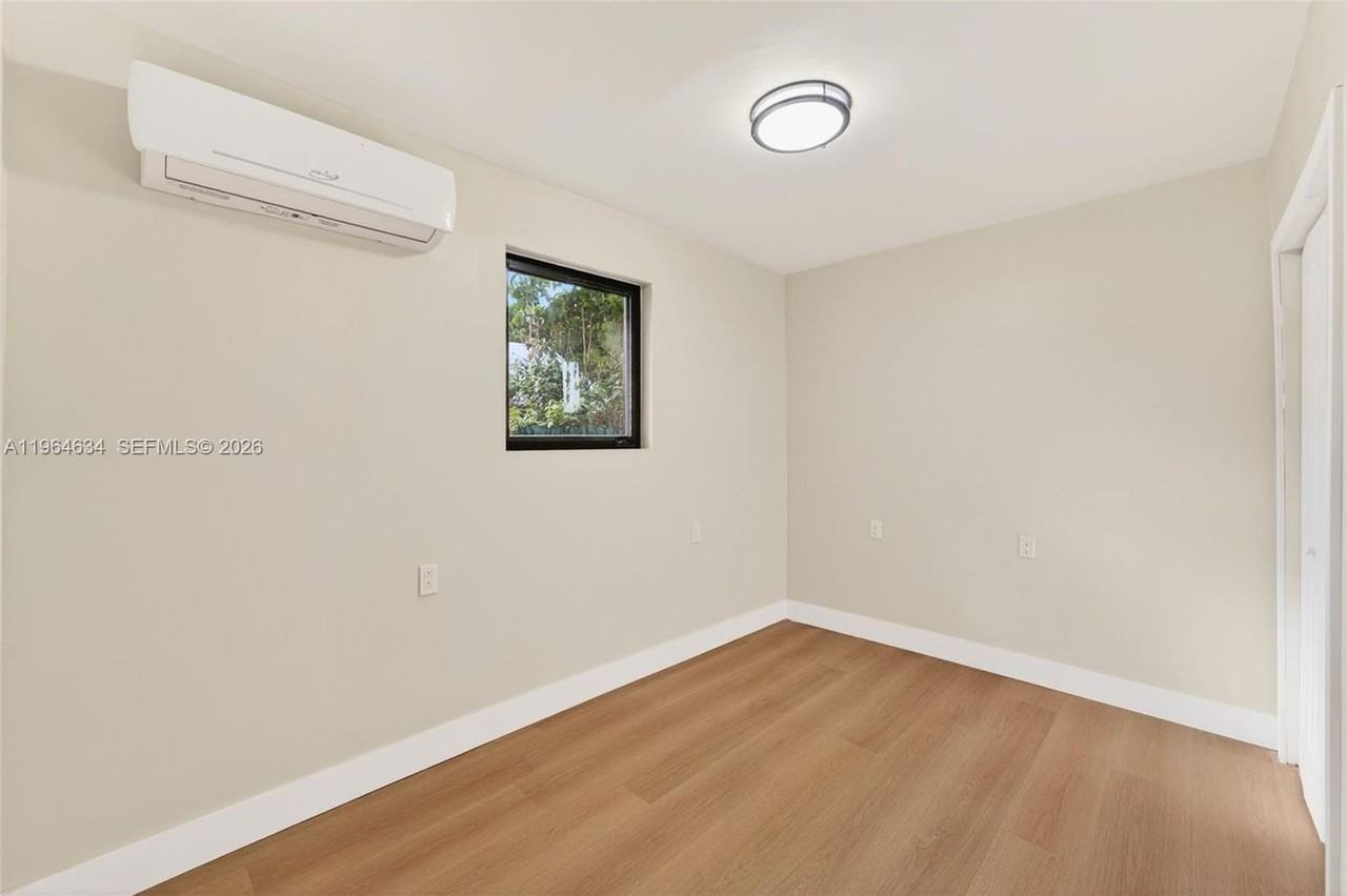 555 Nw 94th St #NA - Photo 6 of 20
