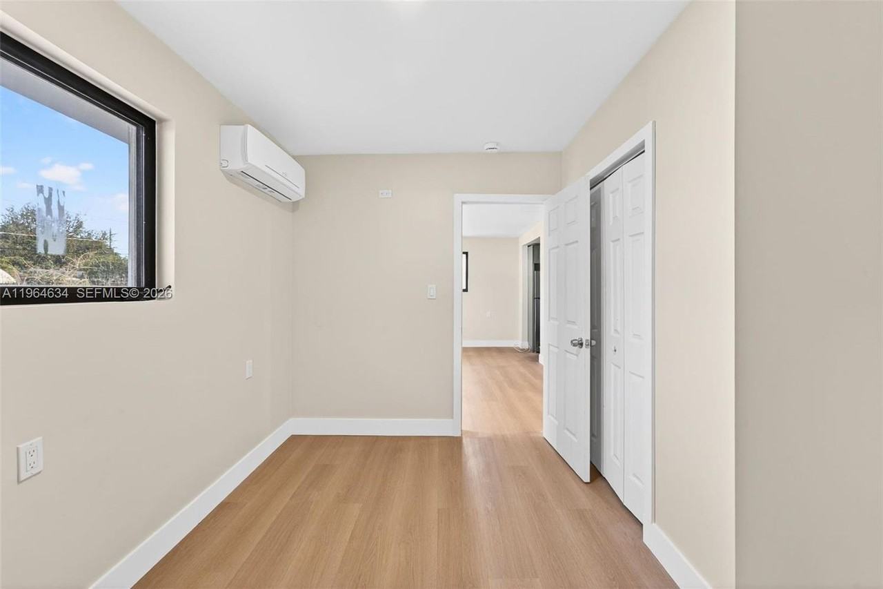 555 Nw 94th St #NA - Photo 7 of 20