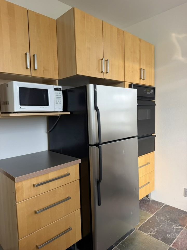 200 E High St #1 - Photo 7 of 8