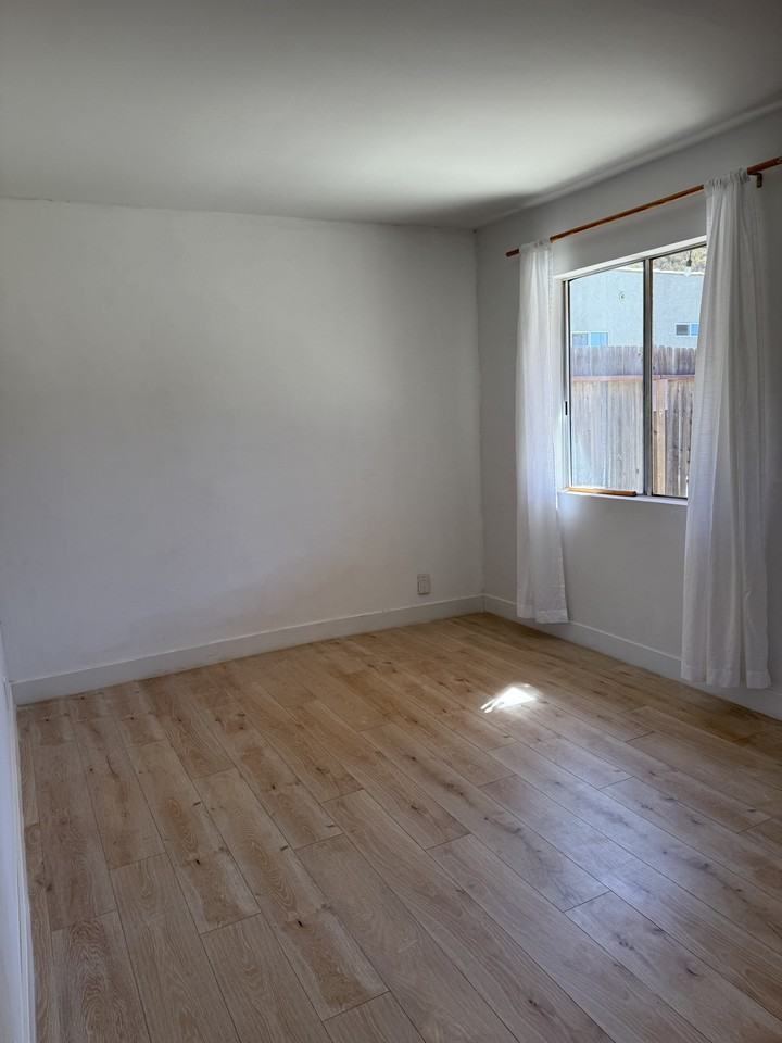 353 1/2 E Mcfarlane Dr #NA - Photo 7 of 20