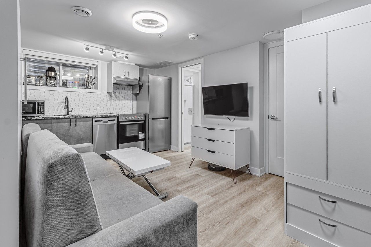 92 Hinton Avenue North - Photo 2 of 50
