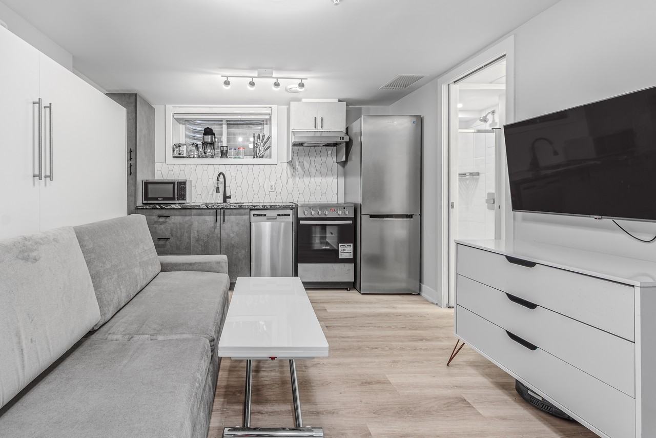 92 Hinton Avenue North - Photo 4 of 50