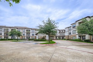 featured image of 5600 Azle Ave