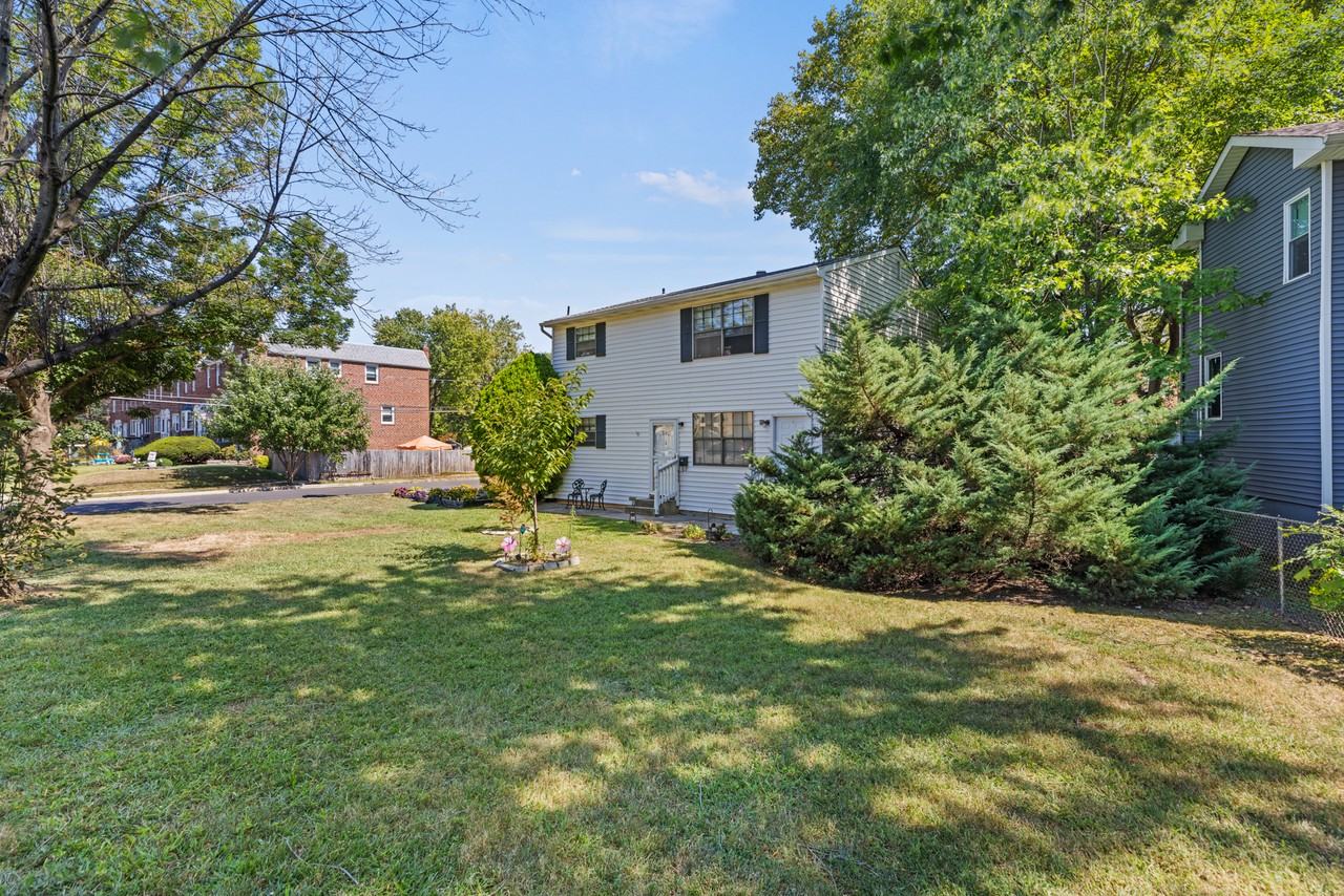 348 Woodlawn Ter #A - Photo 2 of 28