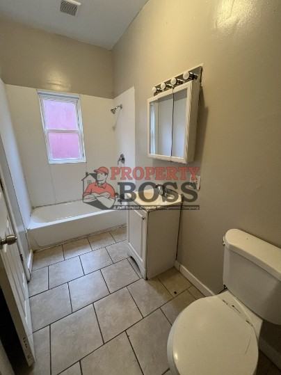 1061 Tyler St #1 - Photo 4 of 10
