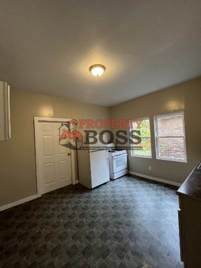 1061 Tyler St #1 - Photo 5 of 10