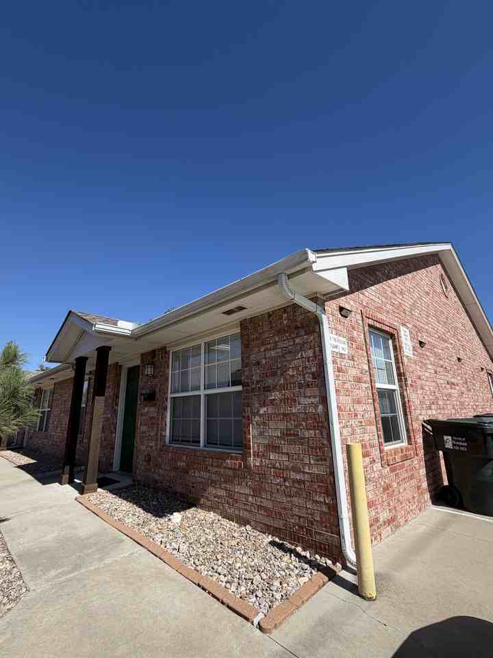 124 W Eufaula St #1 - Photo 2 of 3