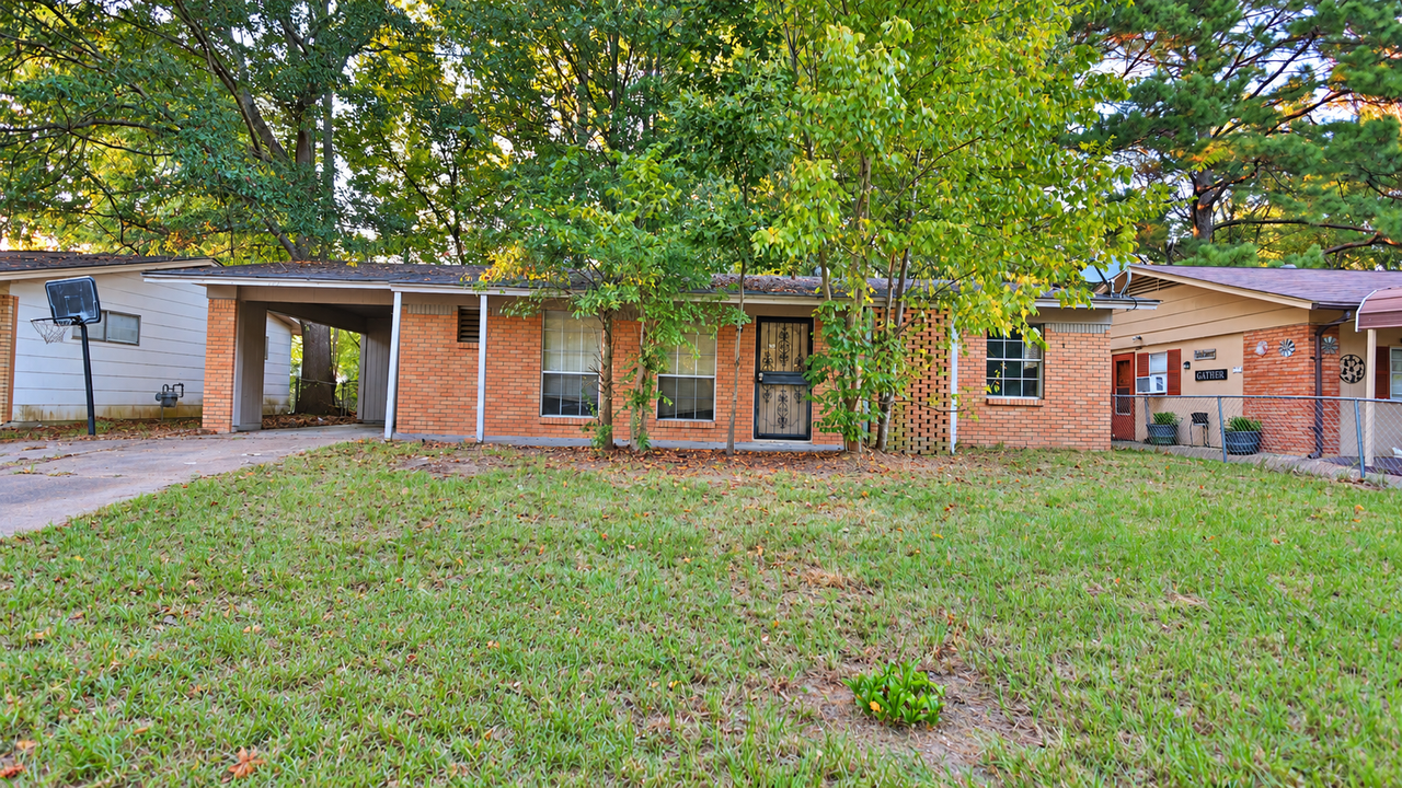 137 Grover Cleveland Cir #1