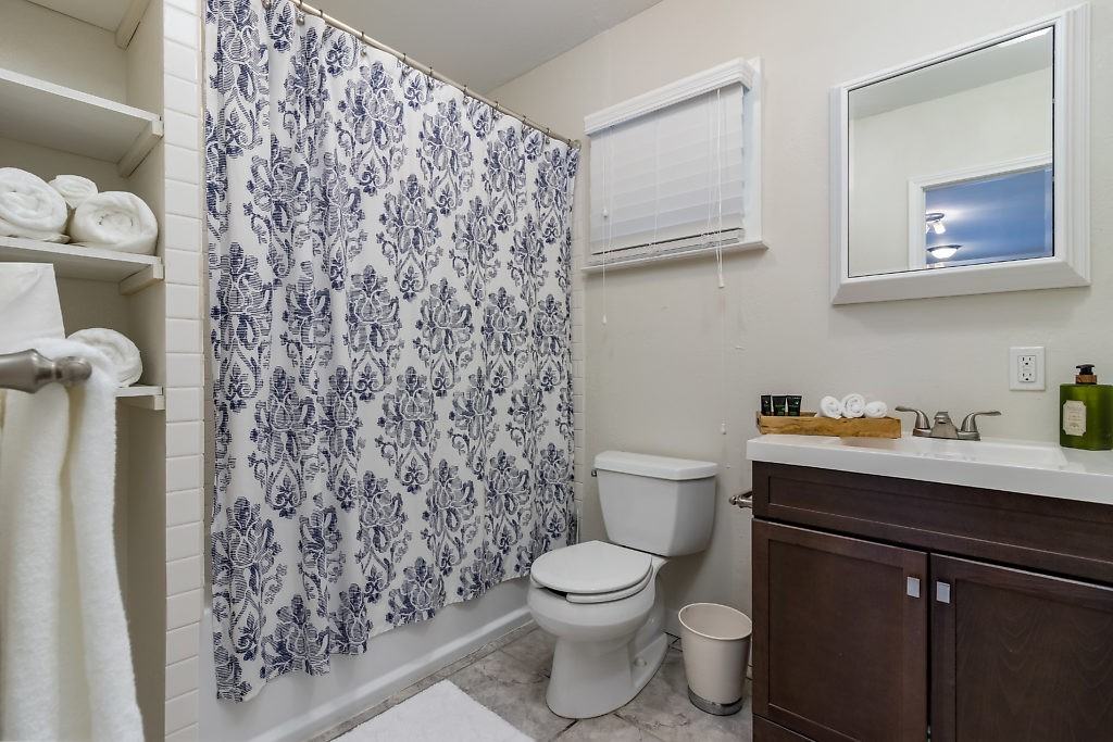 418 E Myrtle St #2 - Photo 3 of 8