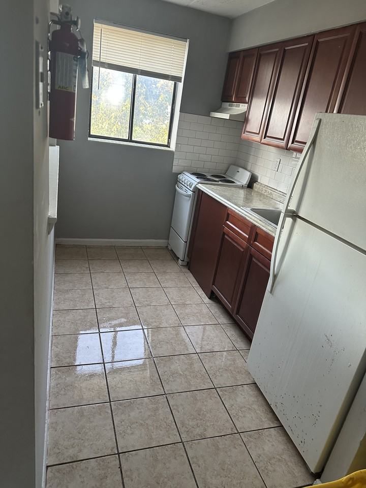 416 S 4th St Apt 3a #A3 - Photo 2 of 9
