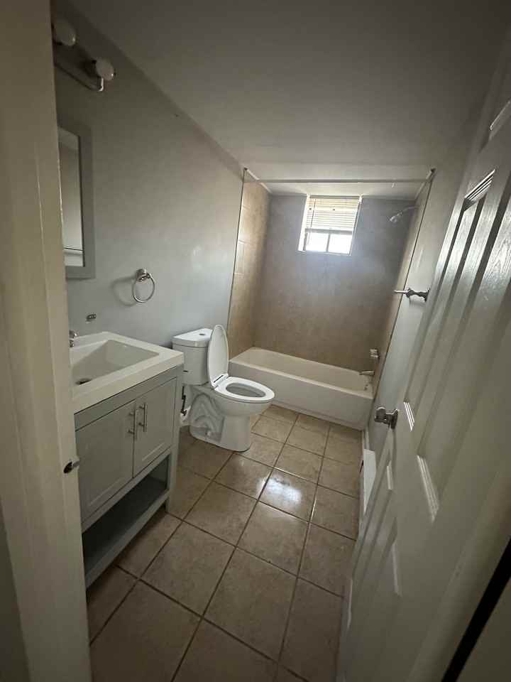 416 S 4th St Apt 3a #A3 - Photo 4 of 9