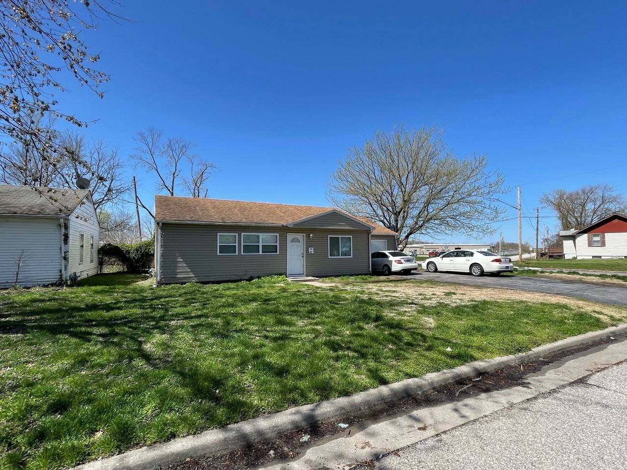 47 Louise Ln - Photo 2 of 12