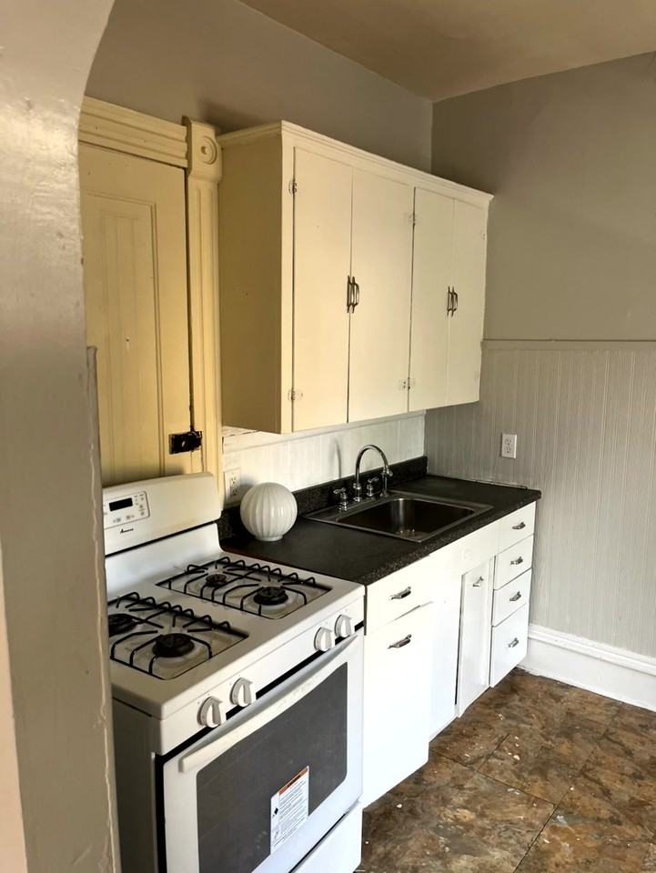 407 E Monroe St #2 - Photo 4 of 22