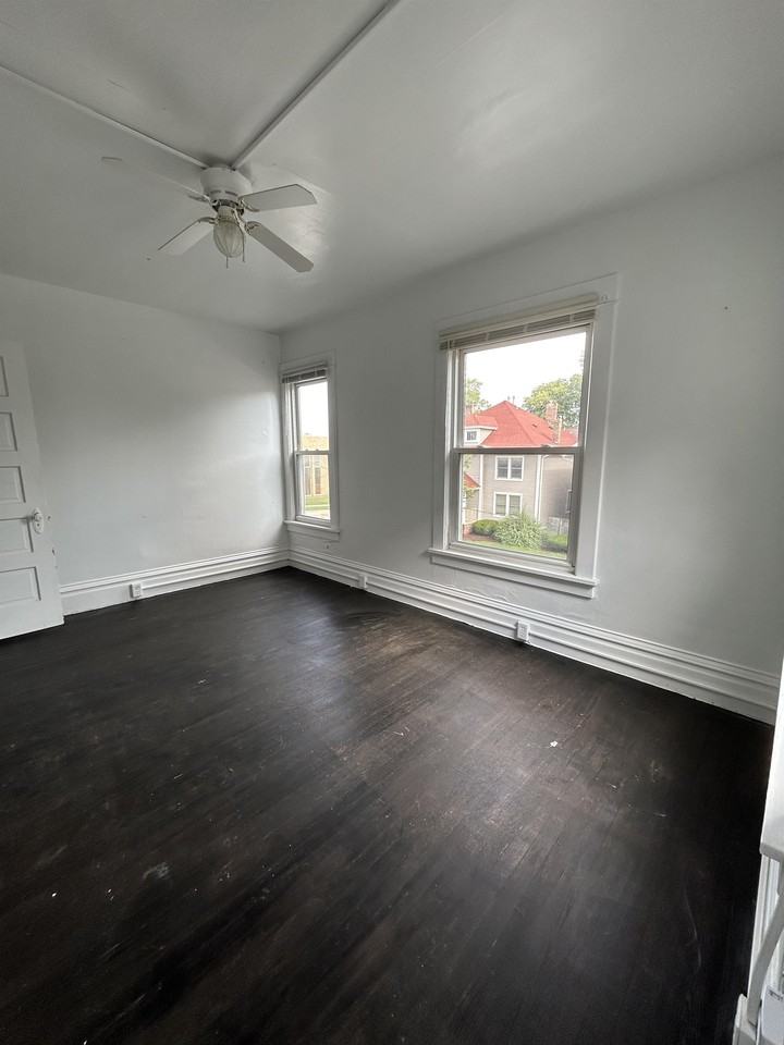 403 East Monroe Street2 #2 - Photo 7 of 15