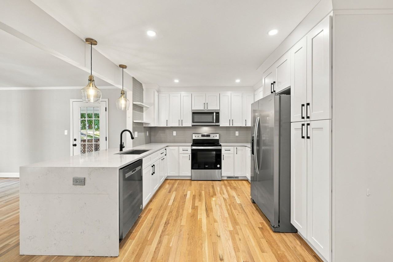 412 Pinecroft Dr #1 - Photo 4 of 34