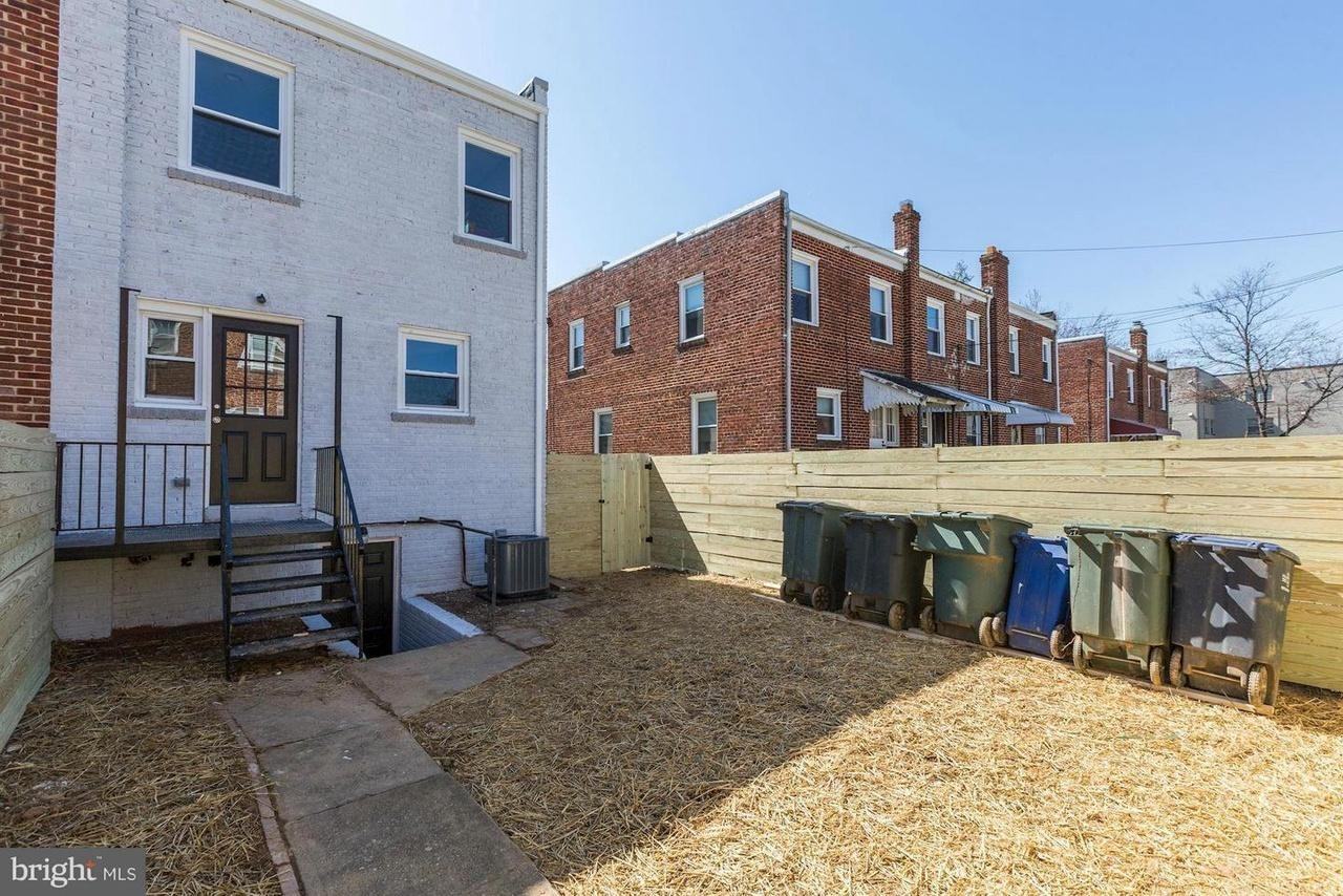 1214 Savannah St Se - Photo 3 of 11