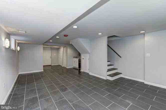1214 Savannah St Se - Photo 4 of 11