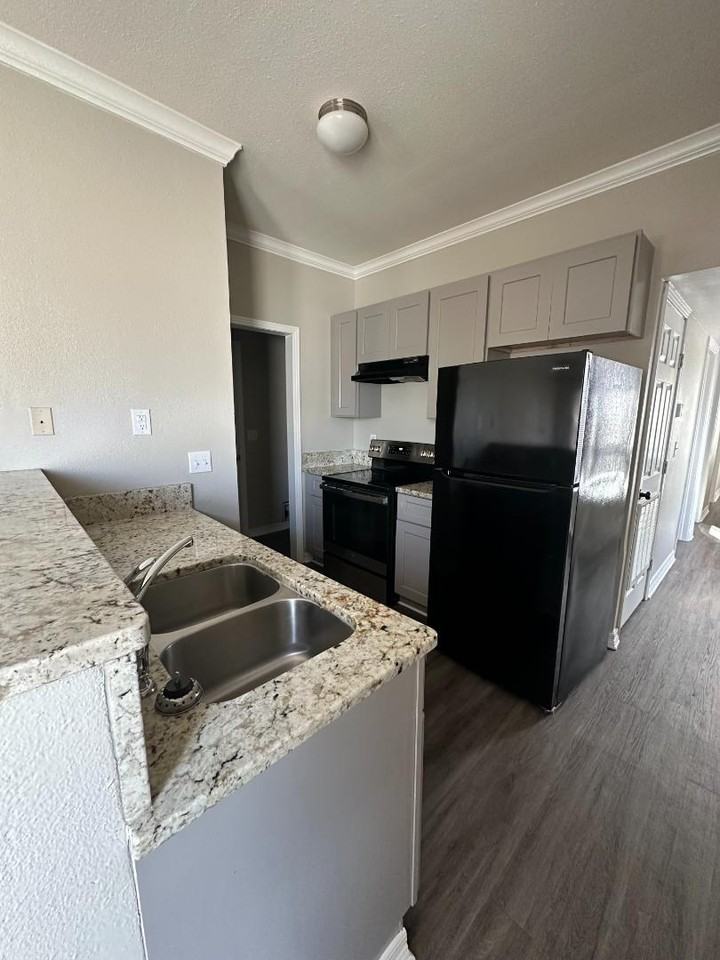 12196 Prudie Cir - Photo 7 of 10