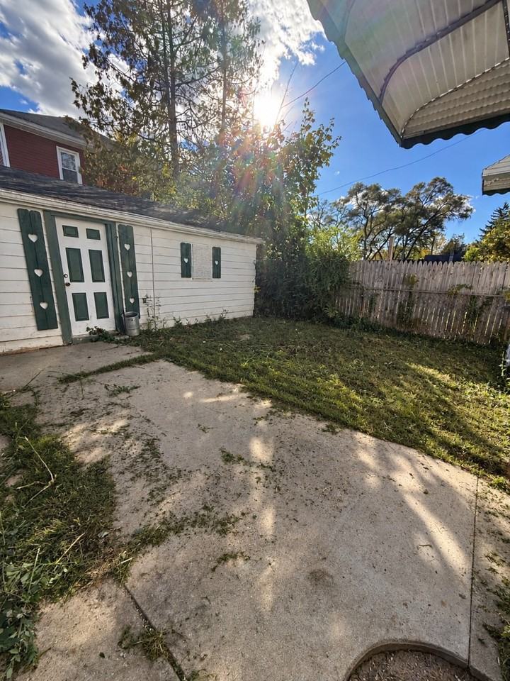 2341 N Clinton St - Photo 3 of 20