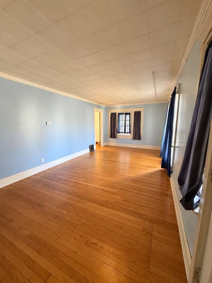 2341 N Clinton St - Photo 6 of 20