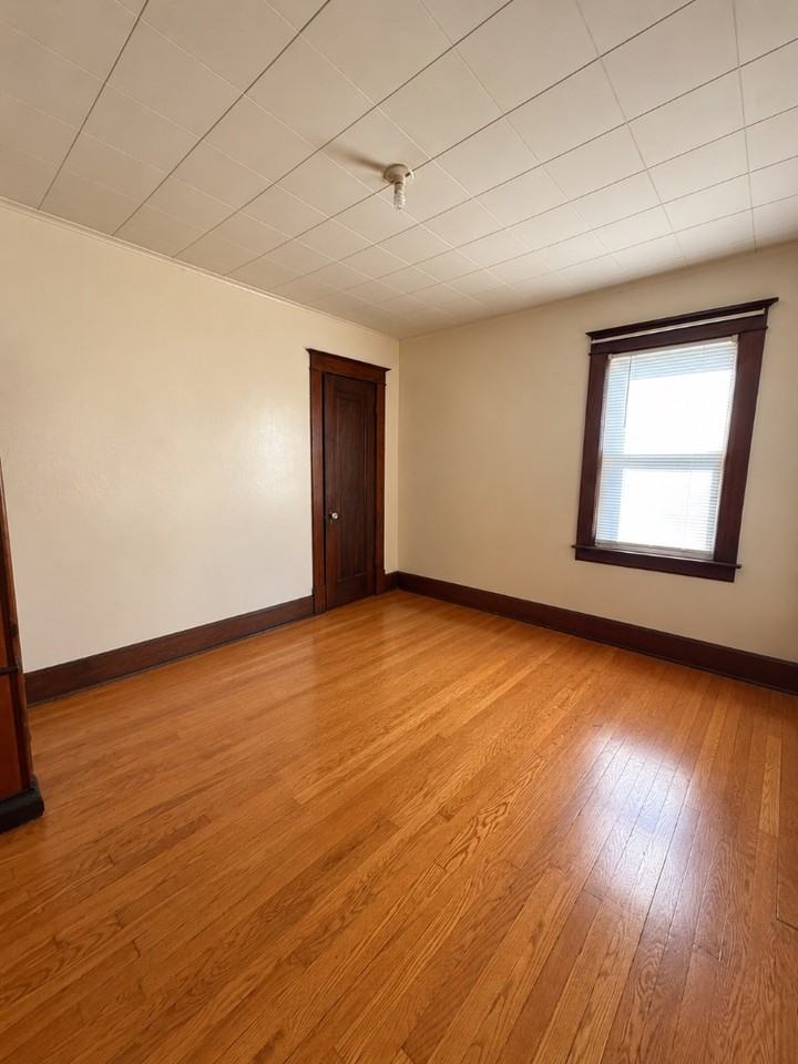 2341 N Clinton St - Photo 7 of 20