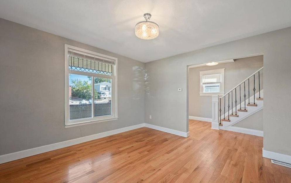 2215 E 17th St #A - Photo 4 of 15