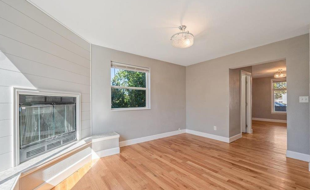 2215 E 17th St #A - Photo 6 of 15