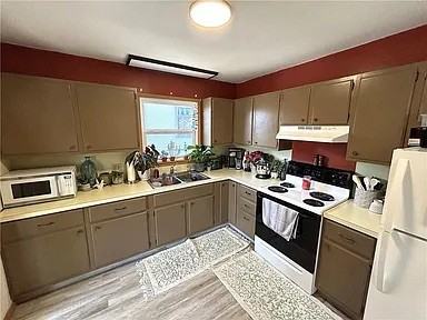 315 W 4th St #A - Photo 2 of 8