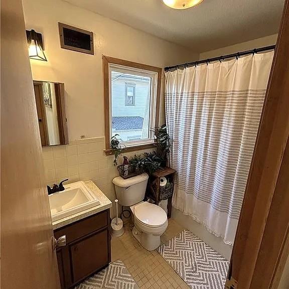 315 W 4th St #A - Photo 3 of 8