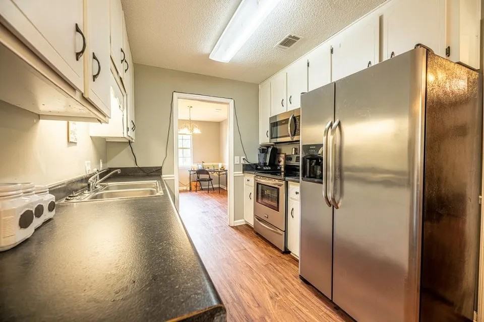 950 Wedgewood Way #1 - Photo 3 of 7