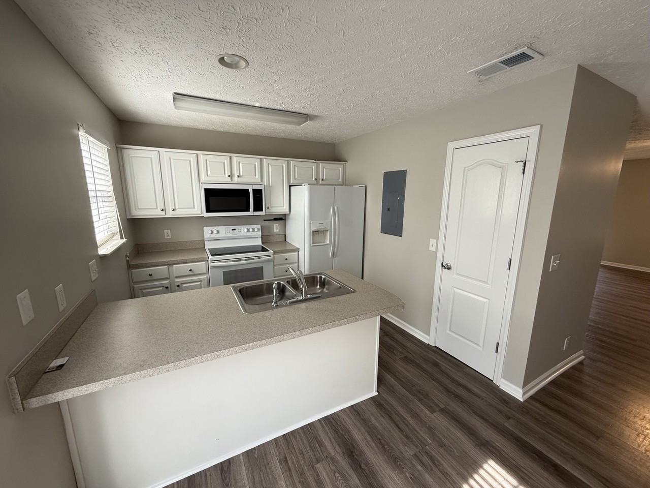 951 Seven Oaks Blvd #1 - Photo 3 of 20