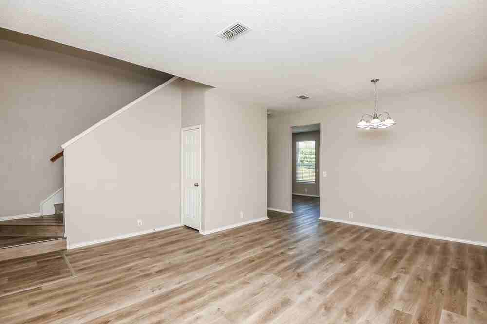 3316 Raleigh Dr - Photo 7 of 17