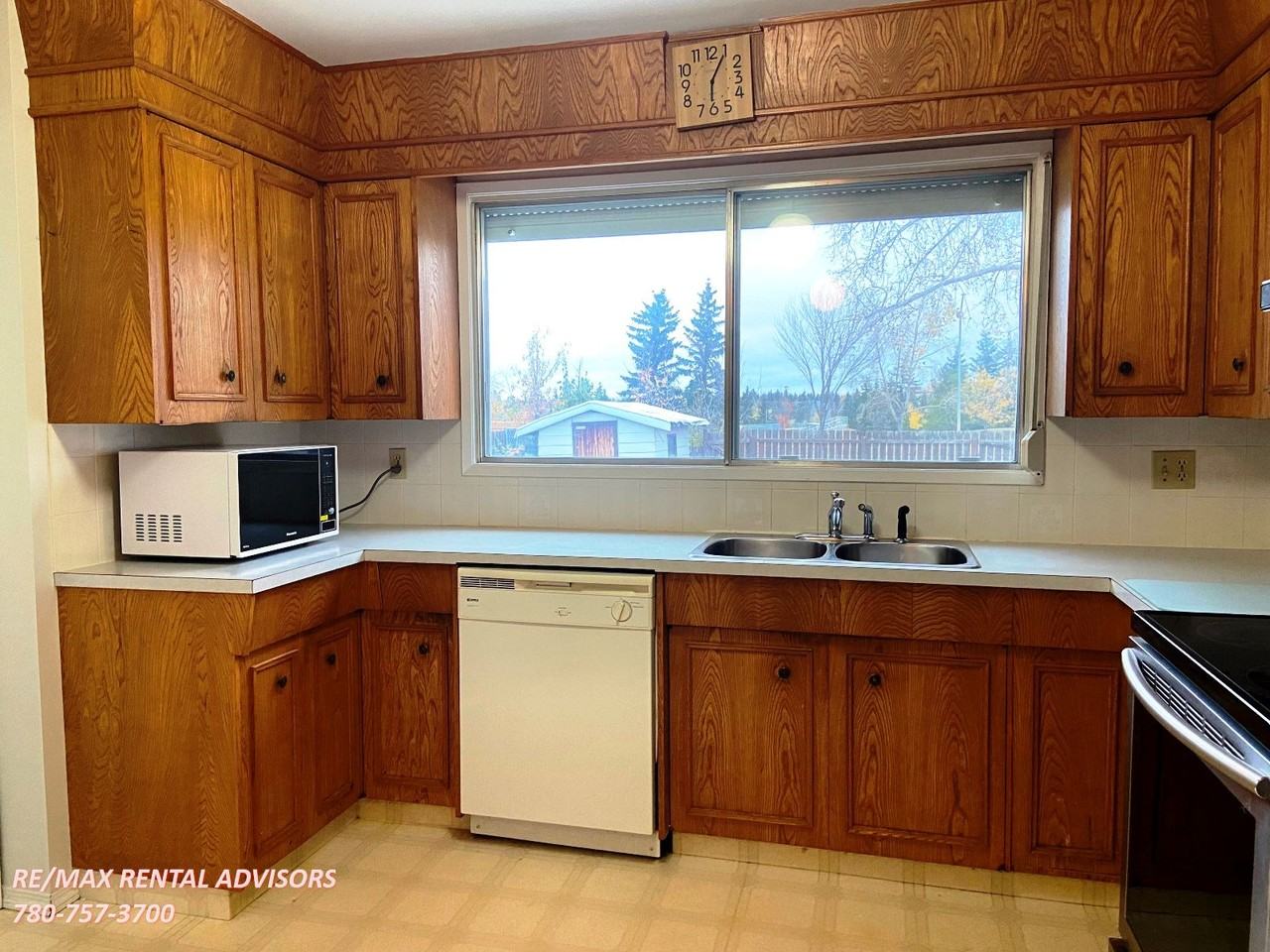 6808 22 Ave Nw - Photo 5 of 22