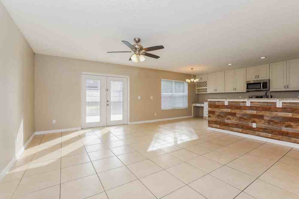 2204 Heathwood Cir - Photo 4 of 17