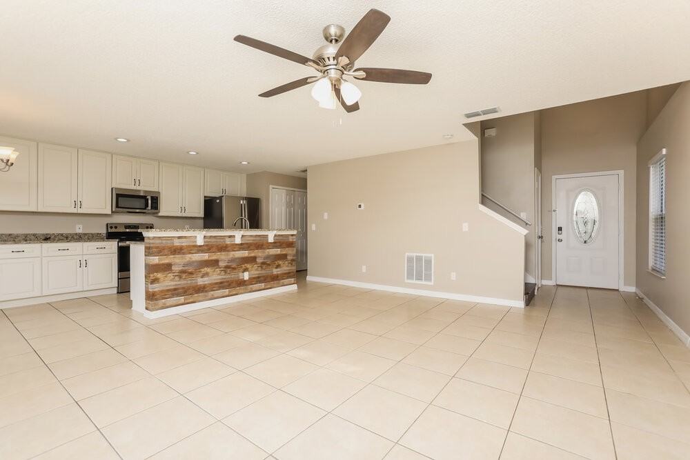 2204 Heathwood Cir - Photo 5 of 17