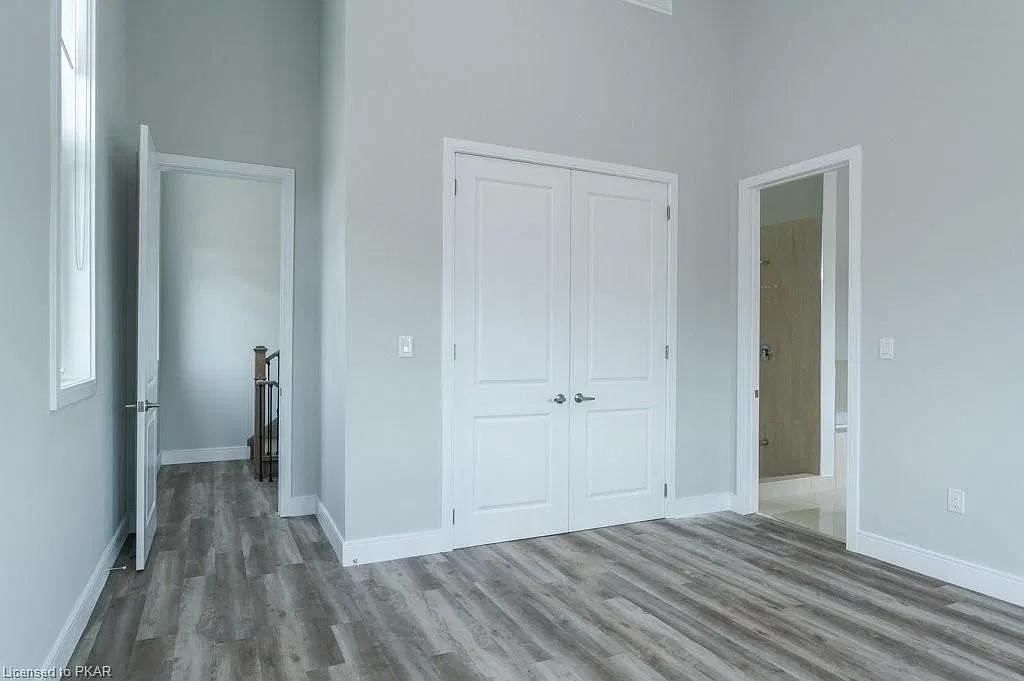 550 Brealey Drive - Photo 5 of 35