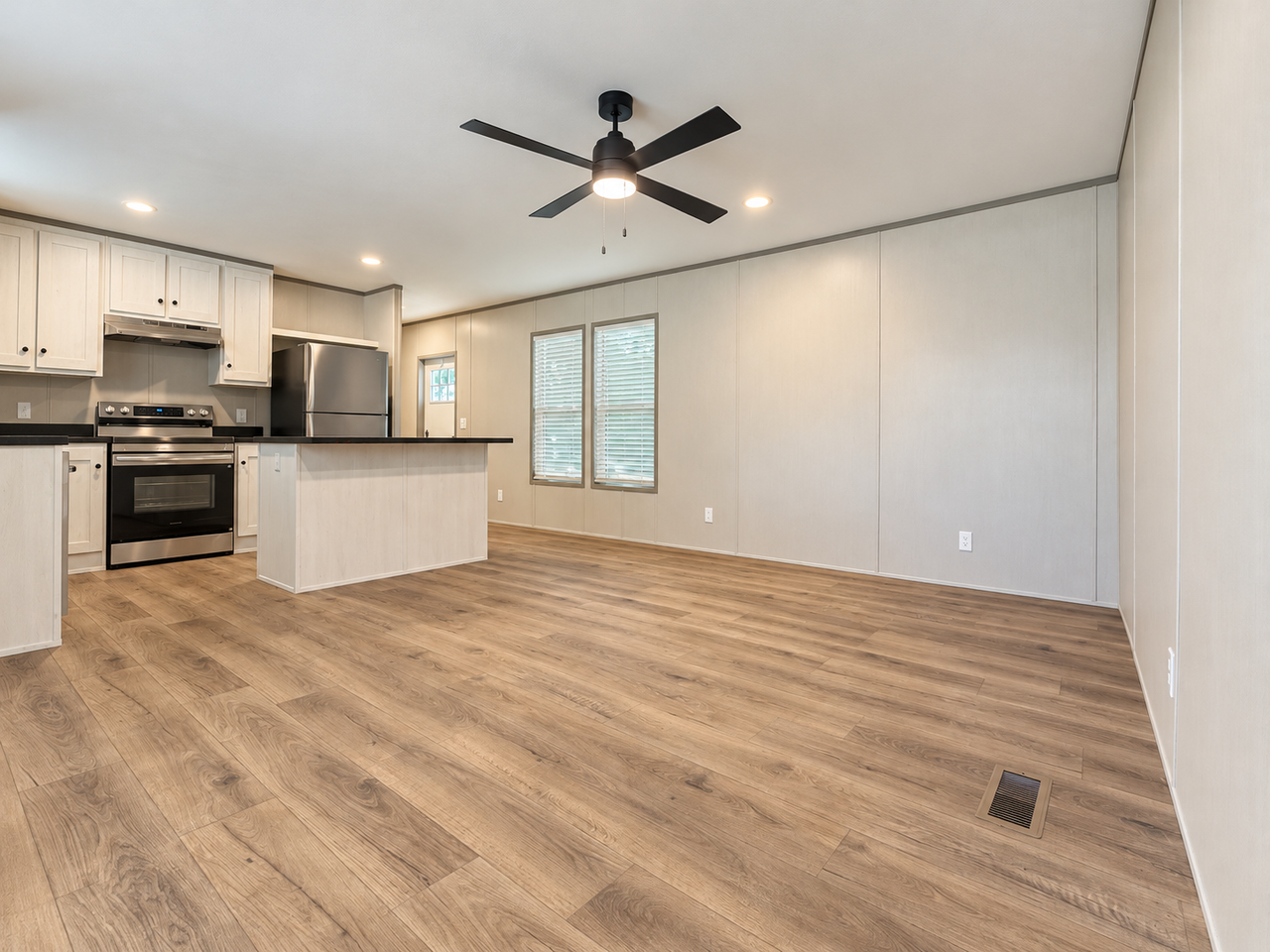 709 N Collins Fwy #145 - Photo 3 of 26