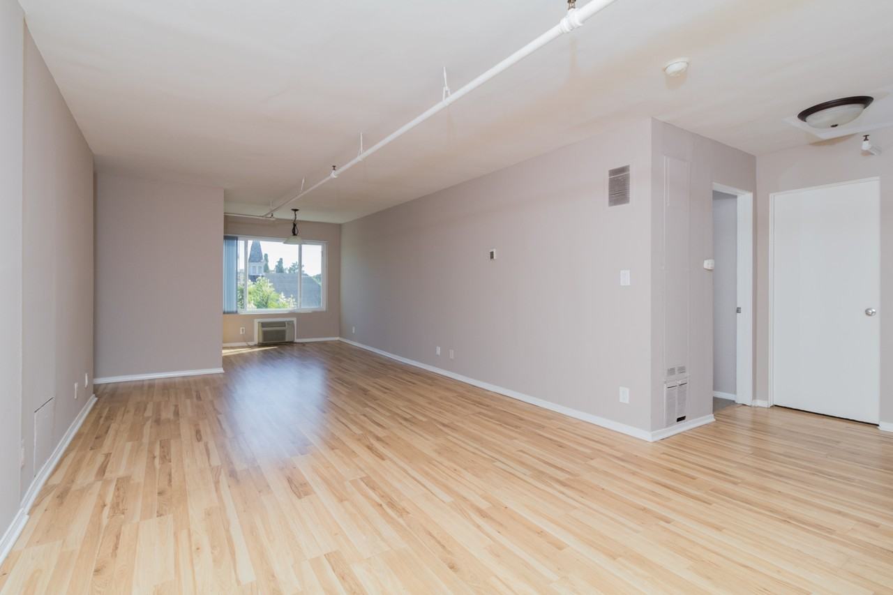 D69--2611 S. Portland Street - Photo 7 of 15