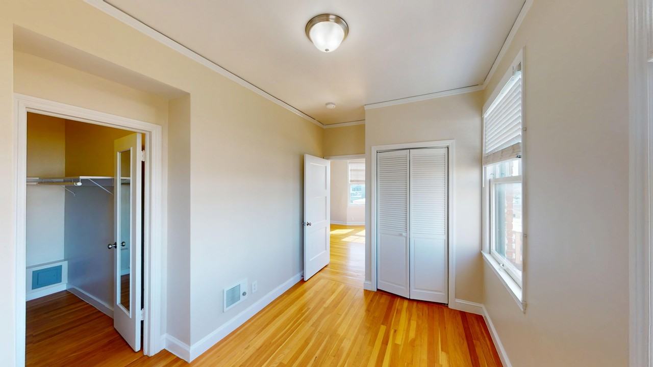 950 Franklin Street - Photo 3 of 18