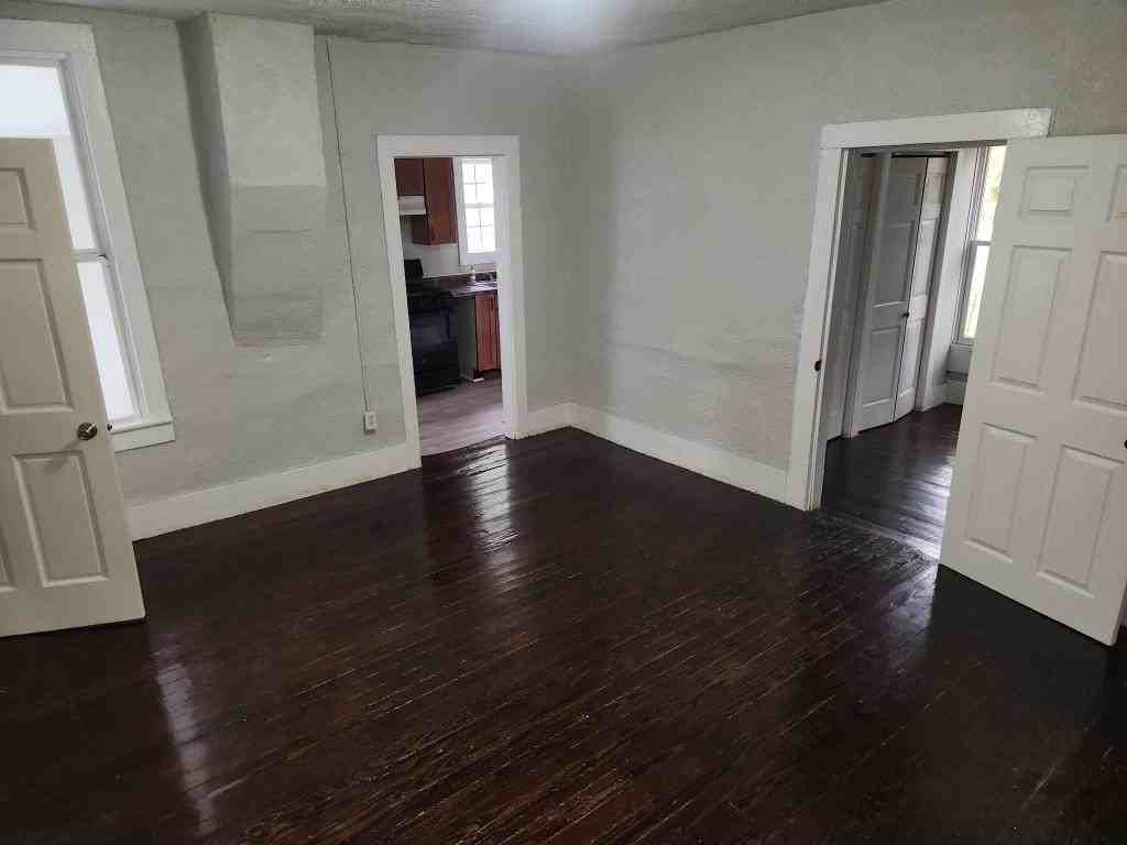 619 W Jefferson St - Photo 2 of 5