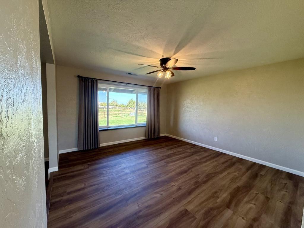 10506 Claribel Rd - Photo 5 of 41