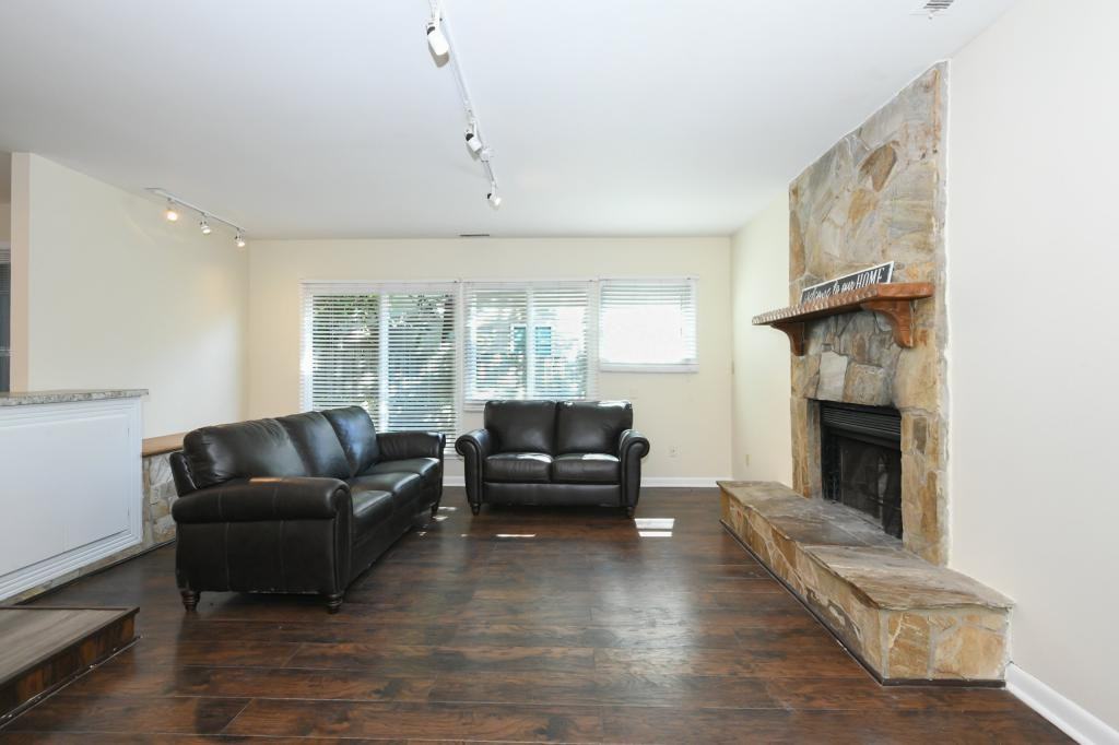 420 Beech St - Photo 4 of 29