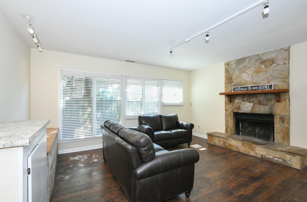 420 Beech St - Photo 5 of 29