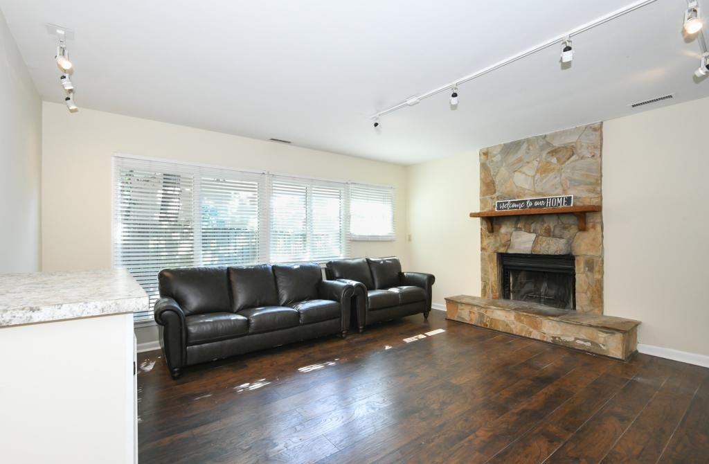 420 Beech St - Photo 7 of 29