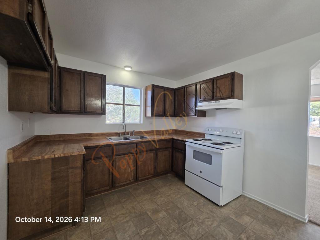 3111 E Suffock Ave - Photo 4 of 11